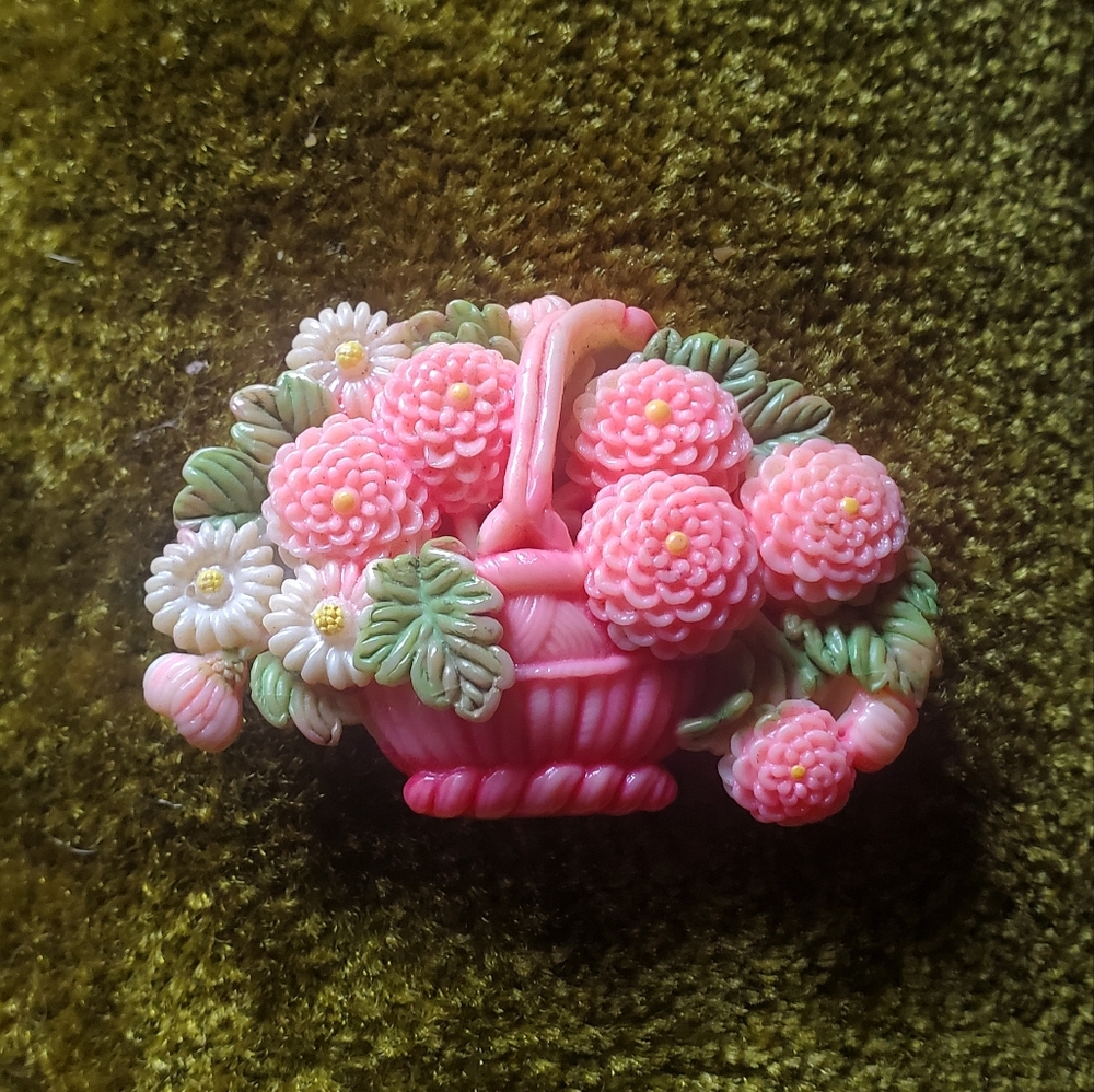 1940s flower basket brooch